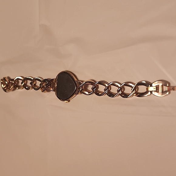 Heart-Shaped Gold and Pink Watch Bracelet - Picture 4 of 4